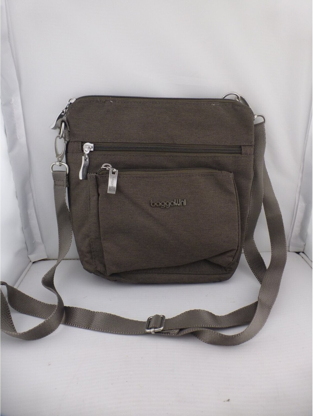 Baggallini Taupe Crossbody Bag Multi-Pocket RFID Nylon Travel Purse Organizer D6
